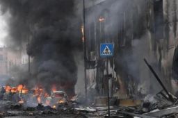 亿万富翁驾飞机坠毁 机上8人全遇难