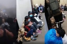 泰山顶上游客挤厕所过夜