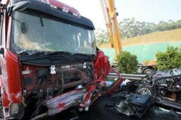 兰海高速发生交通事故致5死