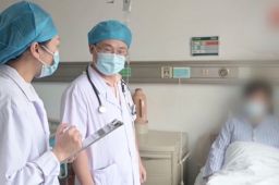 女子长期吃隔夜菜重度贫血晕倒