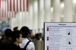 中国留学生从洛杉矶入境美国遭恐吓