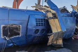 河北通勤班车坠河已致3死11失联