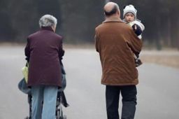 老漂族现状：语言不通 融入新生活难