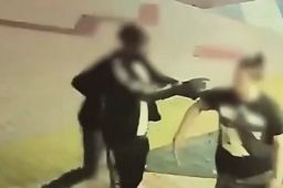 驻韩美军首尔街头殴打民众