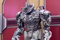 揭秘威震天真身：踩高跷的段子手