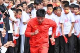苏炳添：巴黎奥运还远 努力跑到35岁
