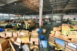 网友吐槽双十一前快递又涨价