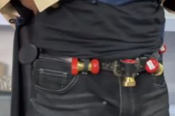 李国庆将当当公章挂在裤腰上