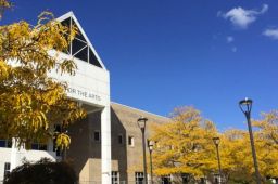 中方介入协调美高校强行劝退留学生