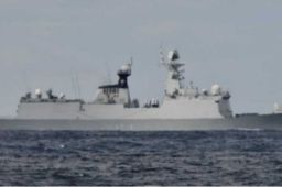 中俄海军舰艇同时通过津轻海峡