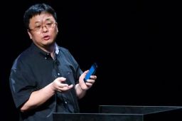 罗永浩称还完债当天重返科技业