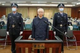 王勇敛财近亿：称靠工资买不起房