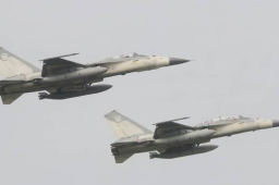 解放军军机罕见广播驱离台军机