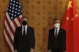 王毅布林肯合影未碰肘