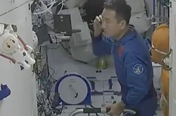 神十三航天员起床洗漱画面曝光