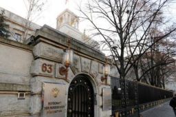 俄驻德大使馆外发现俄外交官尸体