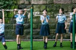 中小学校服变相强买？教育部回应