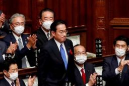 日本岸田内阁全体辞职