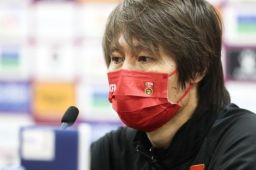 24年后球迷又一次高喊“换李铁”