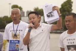 《亲爱的》原型现场认亲