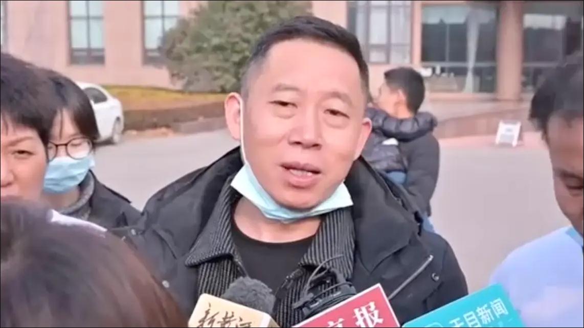 孙海洋回应“养母”说孙卓是离异家庭弃养：就是个笑话