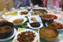 女子相亲带5人狂点菜吓跑男方