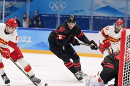 中国男子冰球无缘八强