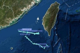 美海军驱逐舰穿越台湾海峡