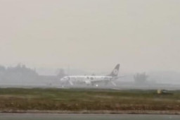 航班急降长沙：空中发生货舱火警