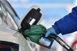 油价今夜调整！加满一箱油多花10元