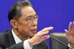 钟南山：完全开放在中国不适用