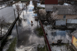 乌克兰军队放水淹村庄阻挡俄军