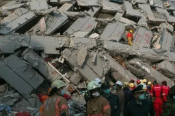 长沙楼房倒塌 已救出5名被困者