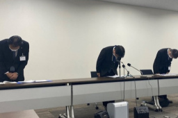 日本大叔上班看中国泳装网站遭处分
