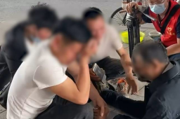 男子和妻子吵架抛下4个孩子流浪8年