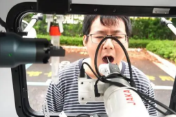 核酸采样机器人在上海问世