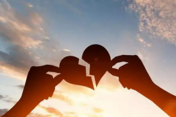 男子送情人8套房每月留5000给妻子