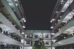 高三学生集体喊楼太热血了