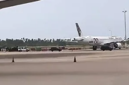 斯里兰卡大批官员乘飞机逃离