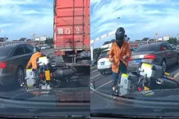 男子被后车撞倒 起身发现司机是女友