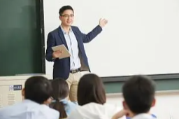 职校“双师型”教师占比不低于50%