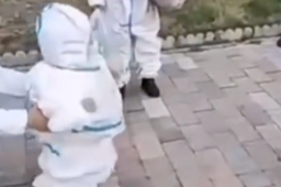 父母带2岁孩子去方舱 邻居纷纷劝留