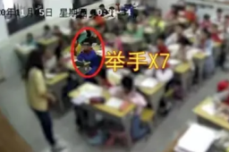 男孩身体不适7次举手示意后身亡