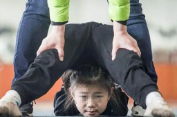 别再让“下腰瘫”毁了孩子