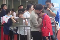 挂上银牌后全红婵哭了