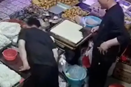 官方通报摊主被陌生人贴膏药后晕倒