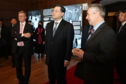 秦刚：中国国家统一必须实现