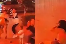 男子非礼酒吧歌手不成对其拳打脚踢