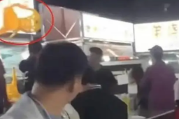 摊主回应买彩票中2574万：21人合买