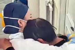 母亲见牙医像已故女儿瞬间落泪